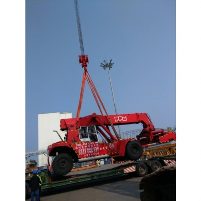 堆積機PPM吊上板架_300T吊車_.jpg